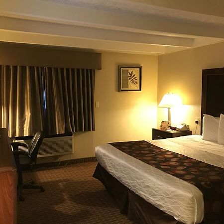 Days Inn By Wyndham Bloomington West Kültér fotó