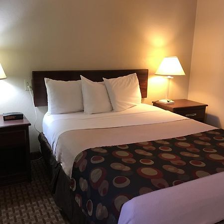 Days Inn By Wyndham Bloomington West Kültér fotó
