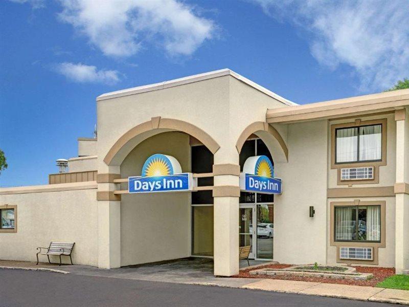 Days Inn By Wyndham Bloomington West Kültér fotó
