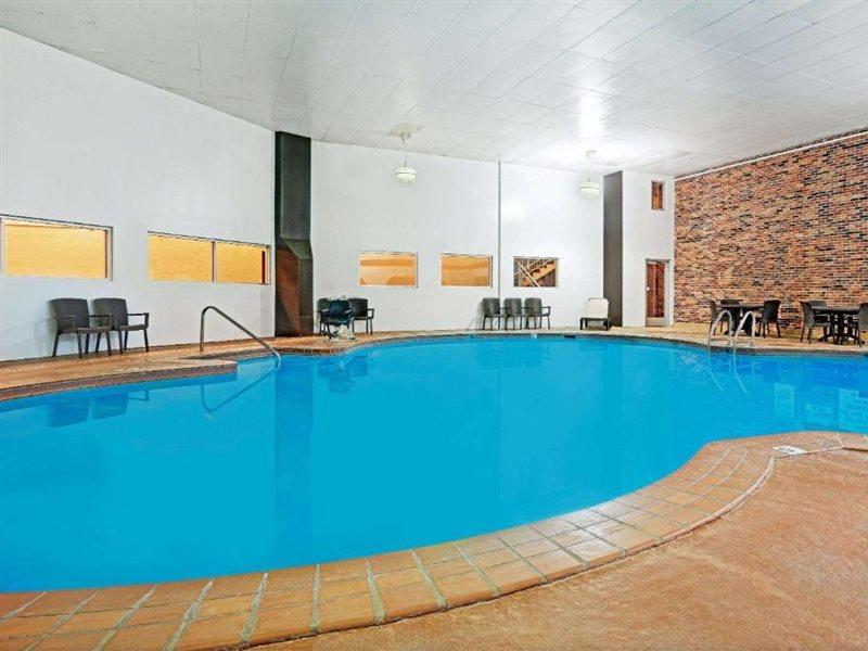 Days Inn By Wyndham Bloomington West Kültér fotó