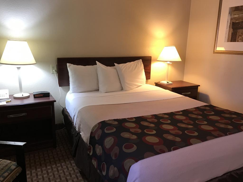Days Inn By Wyndham Bloomington West Kültér fotó