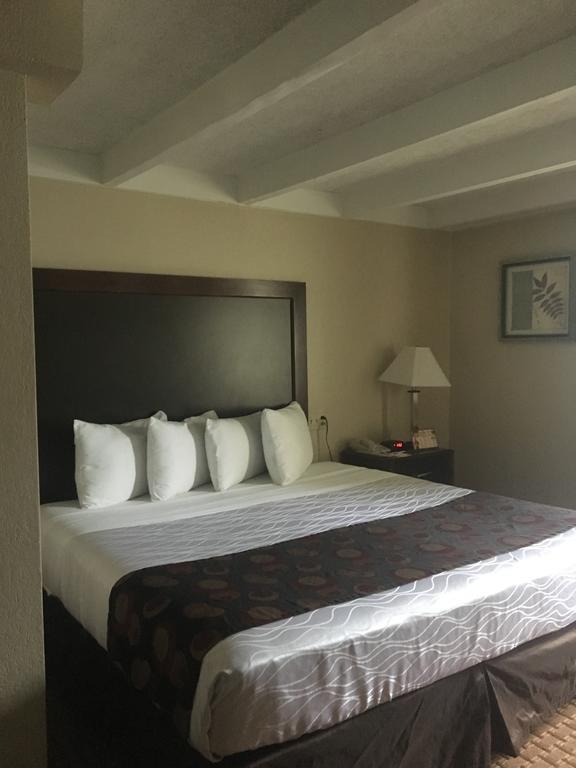 Days Inn By Wyndham Bloomington West Kültér fotó
