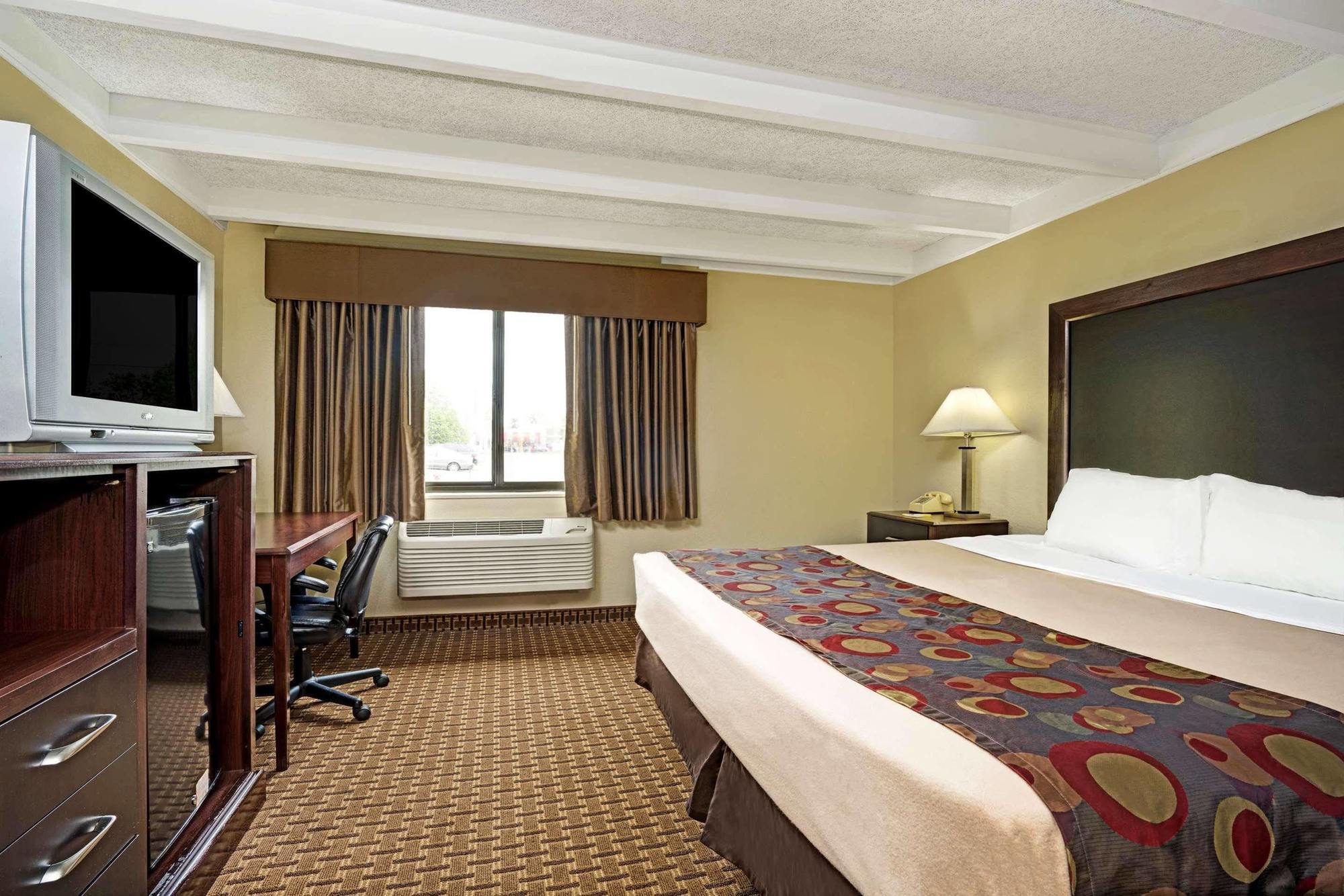 Days Inn By Wyndham Bloomington West Kültér fotó