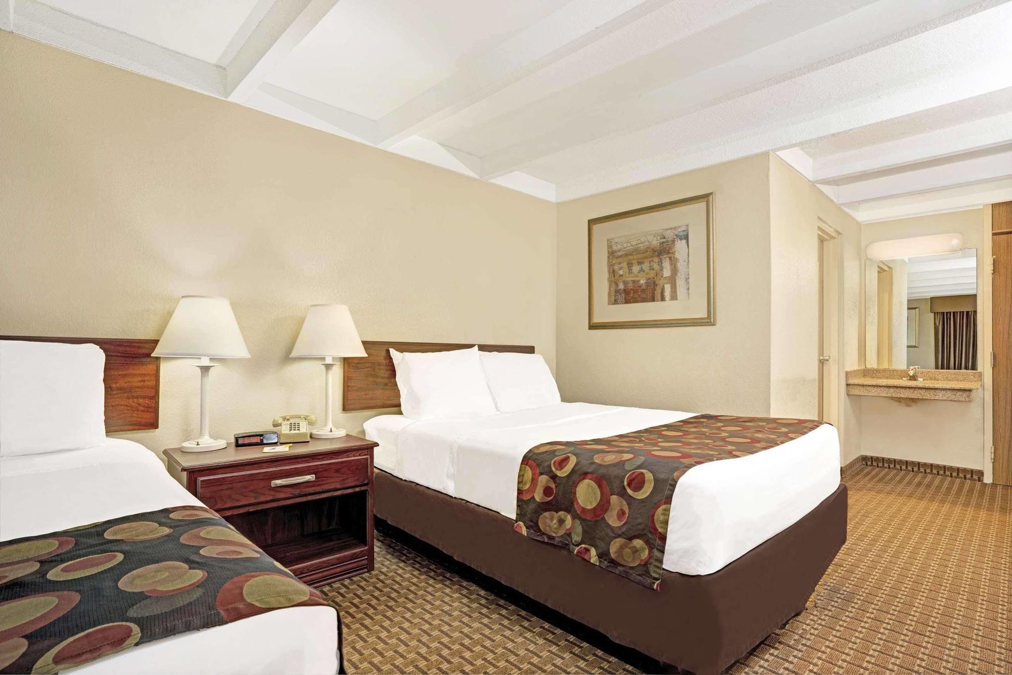 Days Inn By Wyndham Bloomington West Kültér fotó