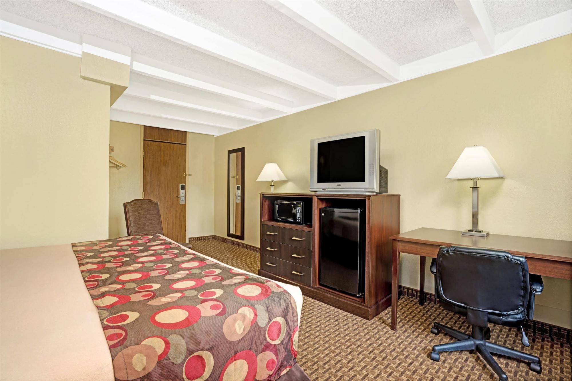 Days Inn By Wyndham Bloomington West Kültér fotó