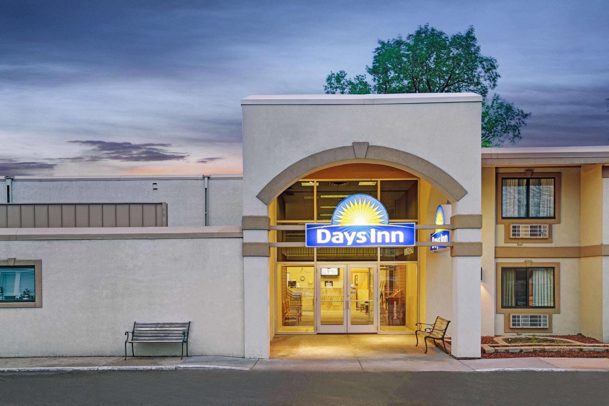 Days Inn By Wyndham Bloomington West Kültér fotó