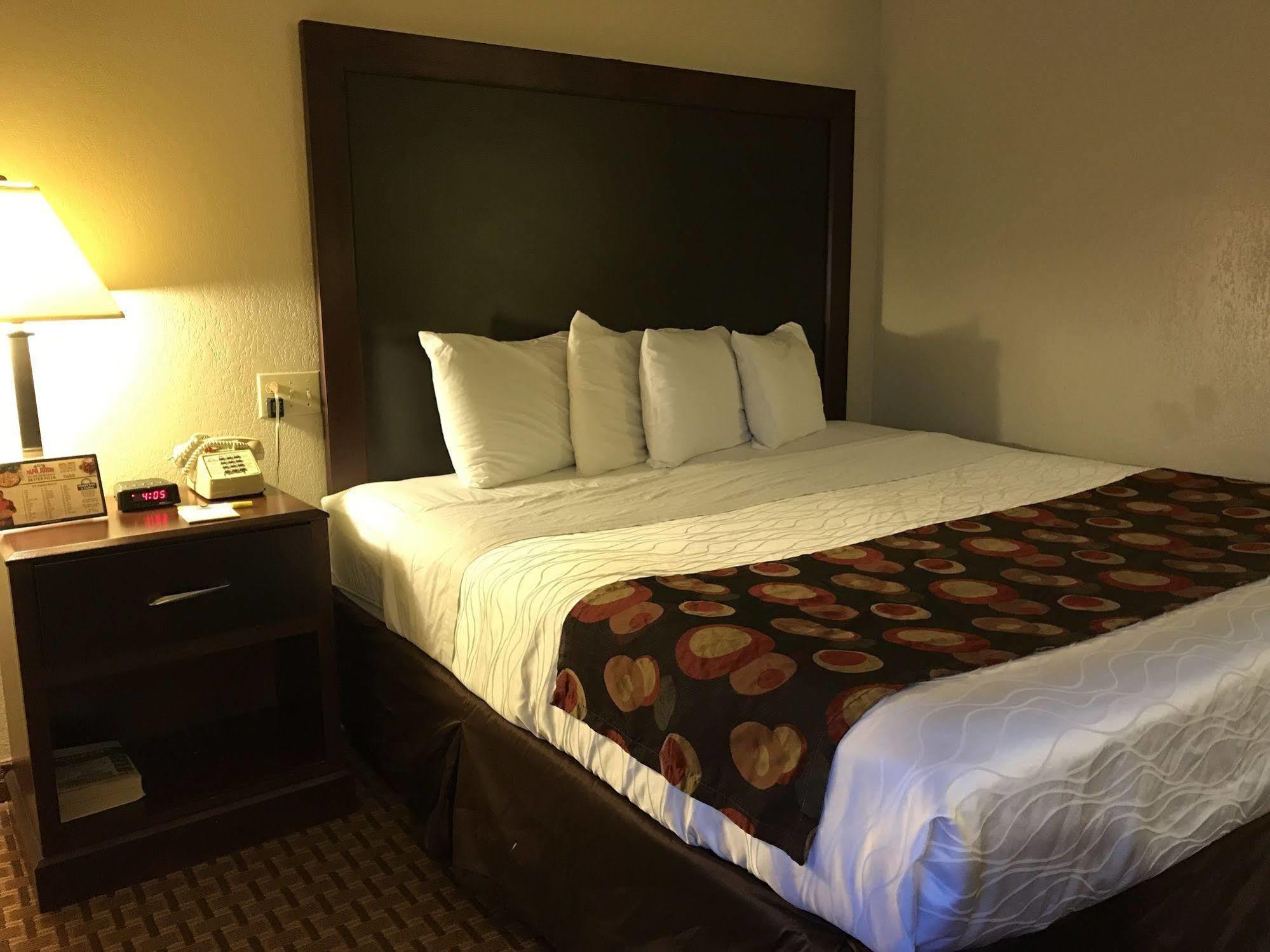 Days Inn By Wyndham Bloomington West Kültér fotó