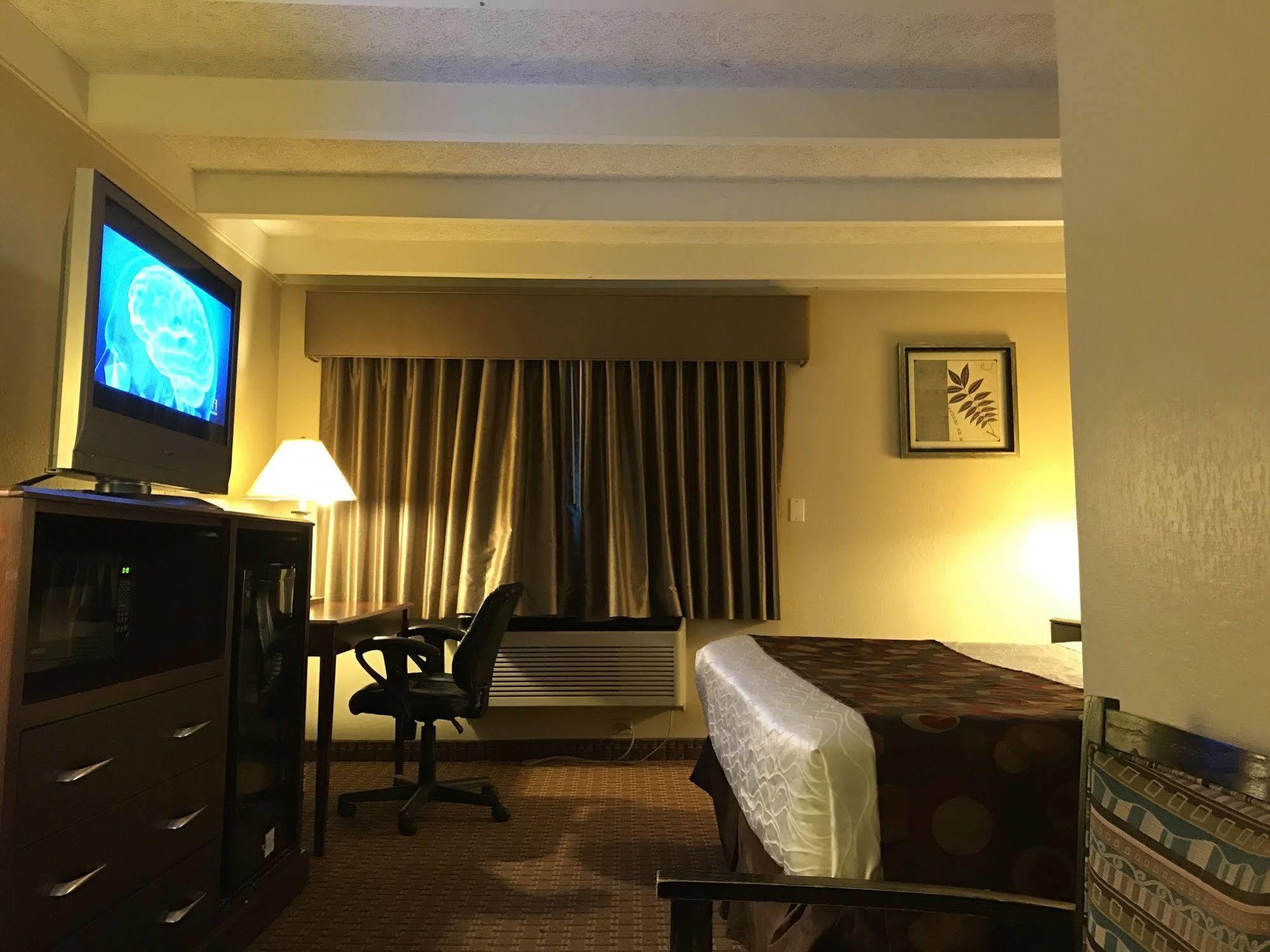 Days Inn By Wyndham Bloomington West Kültér fotó